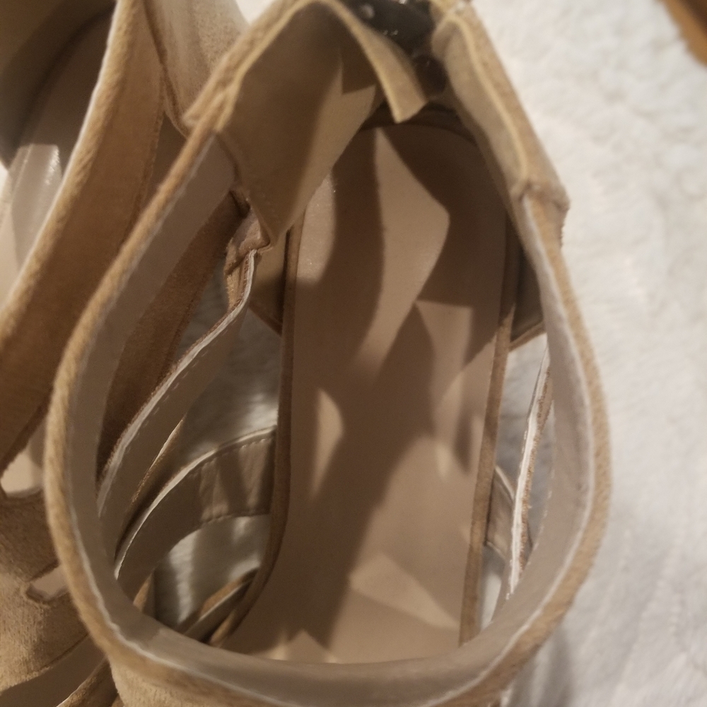 Shoes - Picture 4 of 4